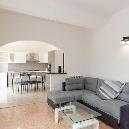 Joivy Family Flat With 3 Balconies, 10 Min To Beach Монелья Екстер'єр фото